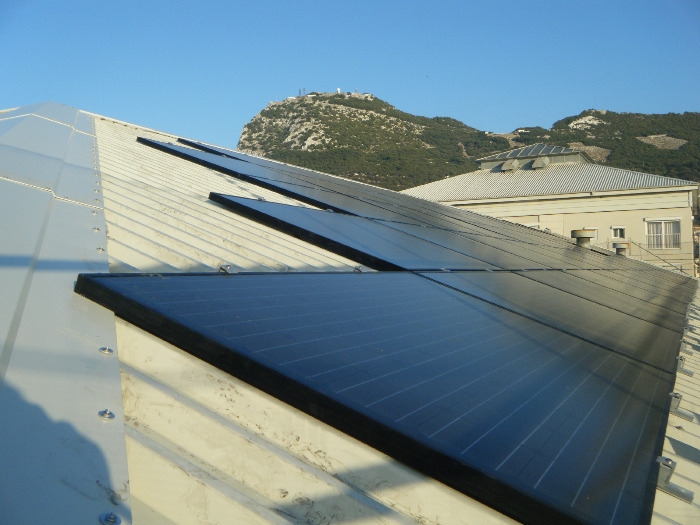 instalación de energía solar sobre cubierta parking